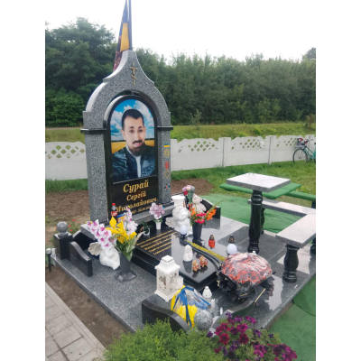 Памятник военному из серого гранита